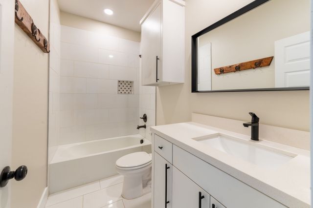 315 Delatorre Street, Trenton, TX 75490