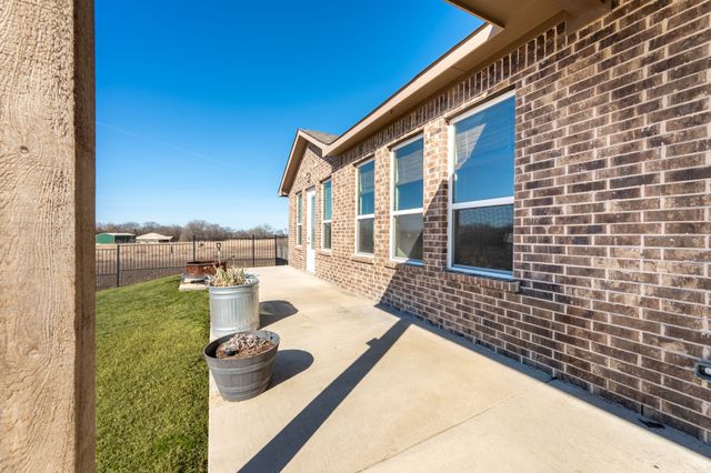 315 Delatorre Street, Trenton, TX 75490