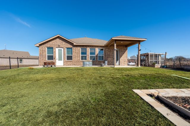 315 Delatorre Street, Trenton, TX 75490