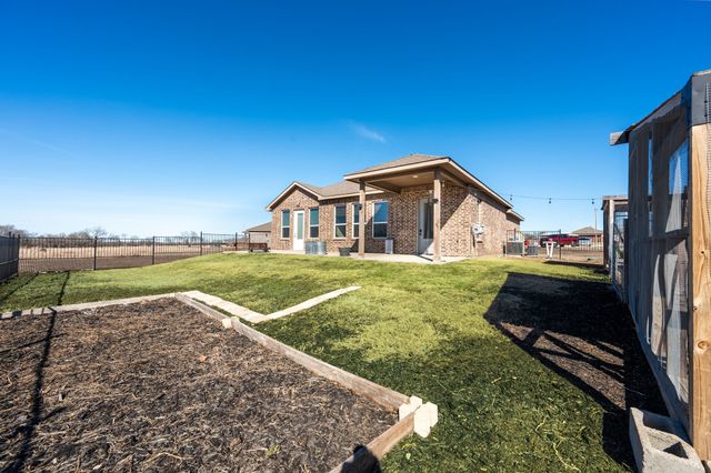 315 Delatorre Street, Trenton, TX 75490