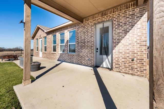 315 Delatorre Street, Trenton, TX 75490