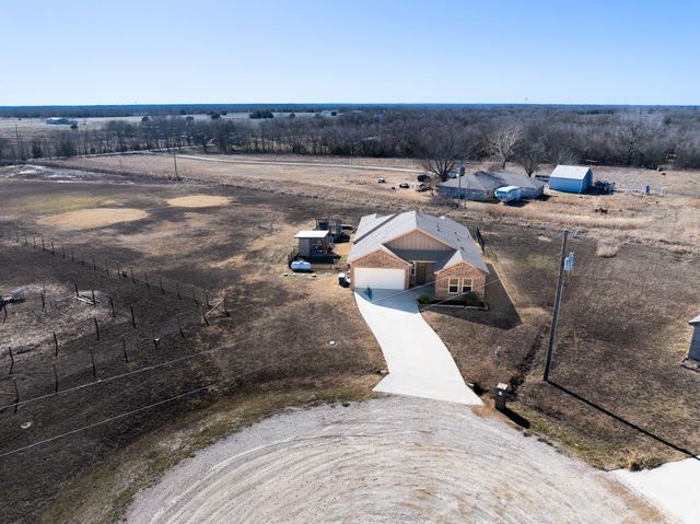 315 Delatorre Street, Trenton, TX 75490