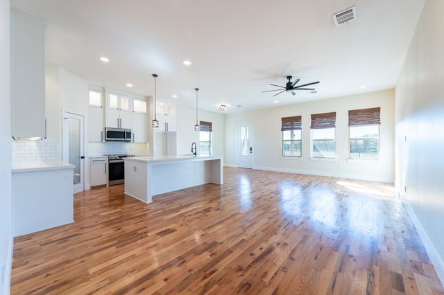 315 Delatorre Street, Trenton, TX 75490