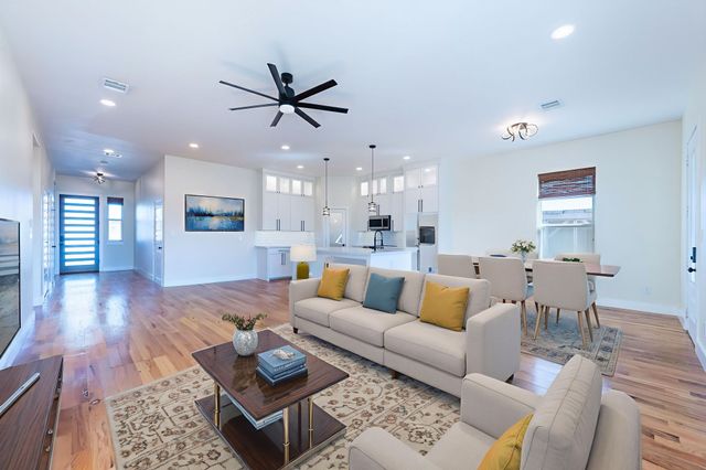 315 Delatorre Street, Trenton, TX 75490