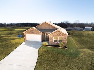 315 Delatorre Street, Trenton, TX 75490