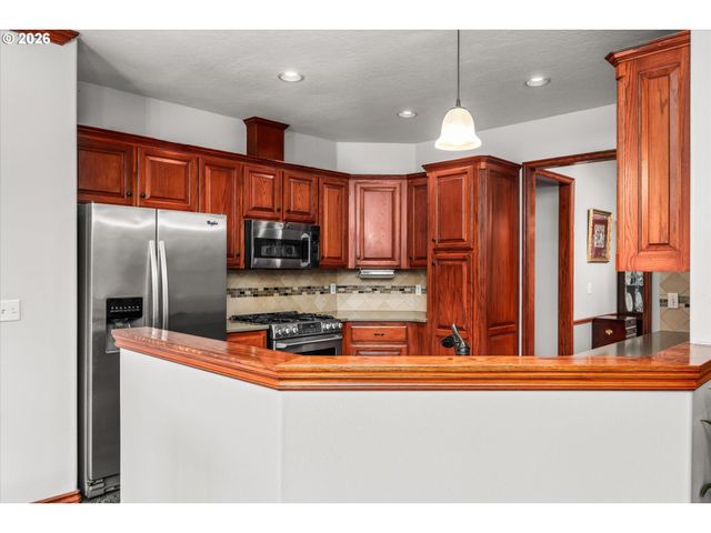 1424 WIMBLEDON Pl, Springfield, OR 97477