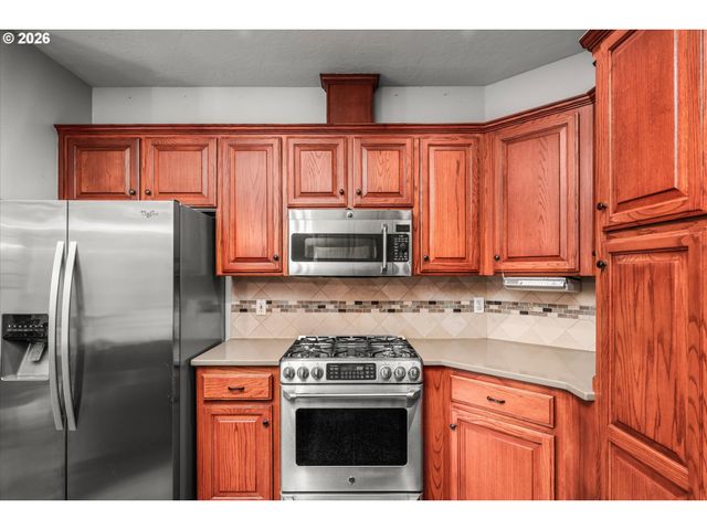 1424 WIMBLEDON Pl, Springfield, OR 97477