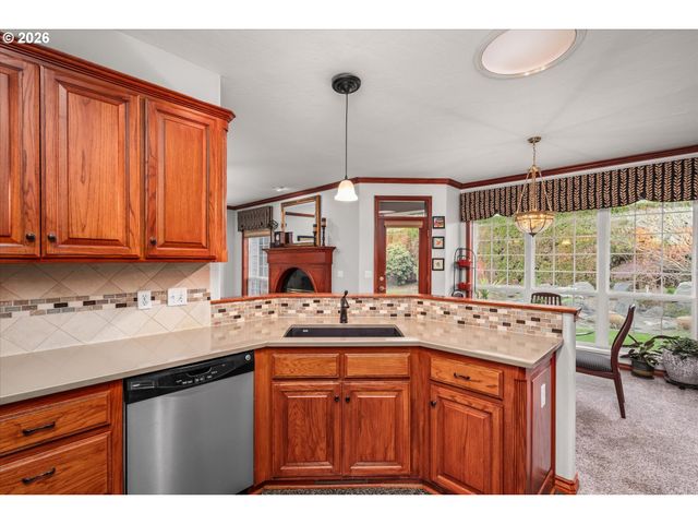 1424 WIMBLEDON Pl, Springfield, OR 97477