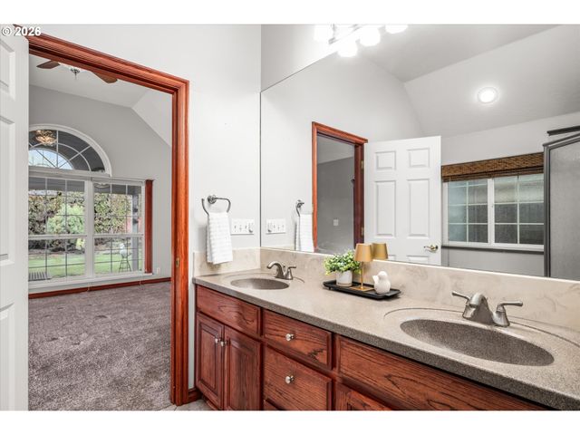 1424 WIMBLEDON Pl, Springfield, OR 97477