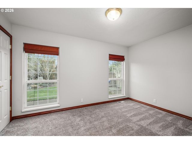 1424 WIMBLEDON Pl, Springfield, OR 97477