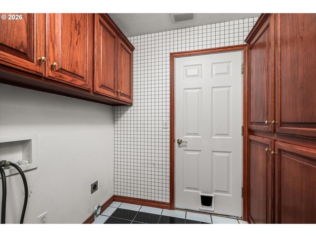 1424 WIMBLEDON Pl, Springfield, OR 97477