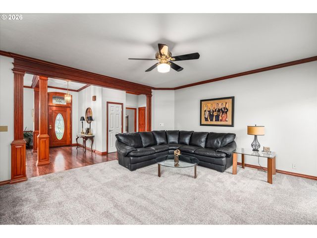 1424 WIMBLEDON Pl, Springfield, OR 97477