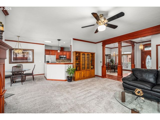 1424 WIMBLEDON Pl, Springfield, OR 97477