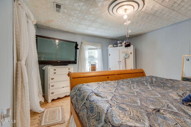 105 Samps Hollow Road, Elizabethton, TN 37643