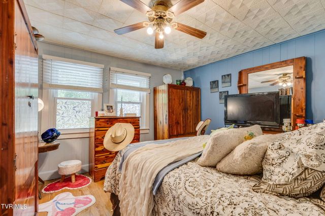 105 Samps Hollow Road, Elizabethton, TN 37643