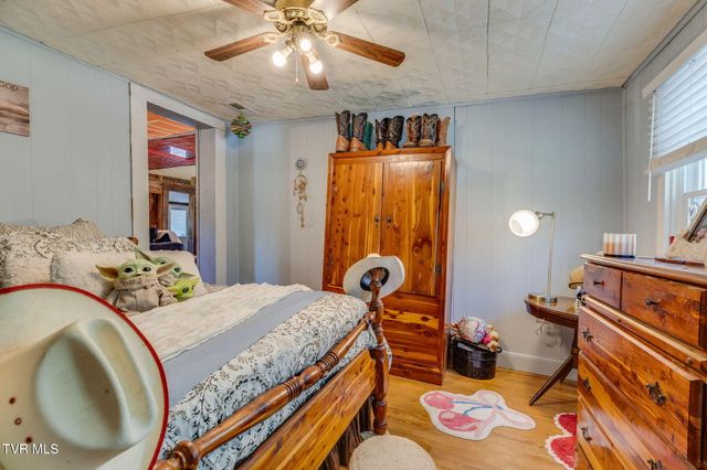 105 Samps Hollow Road, Elizabethton, TN 37643