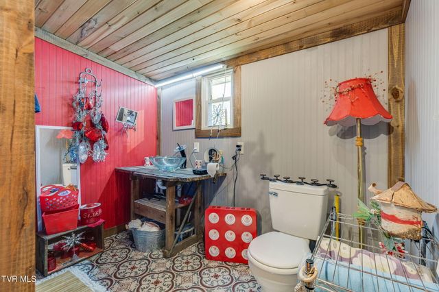 105 Samps Hollow Road, Elizabethton, TN 37643