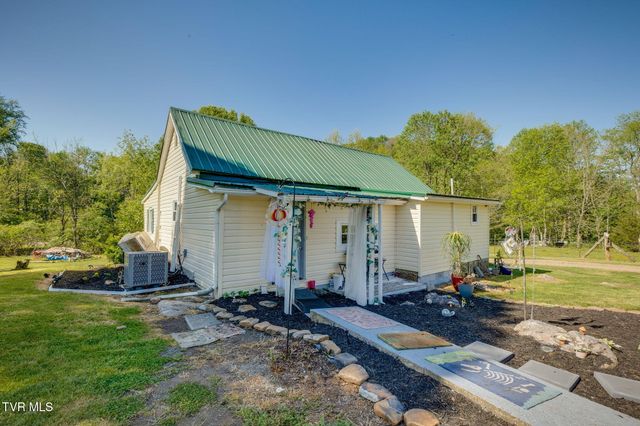 105 Samps Hollow Road, Elizabethton, TN 37643
