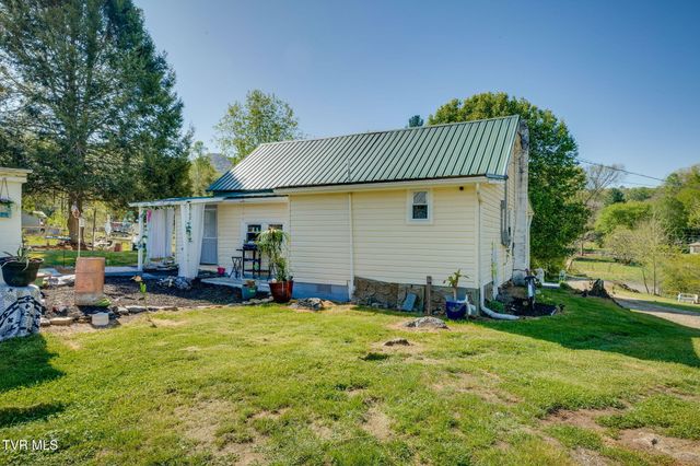 105 Samps Hollow Road, Elizabethton, TN 37643