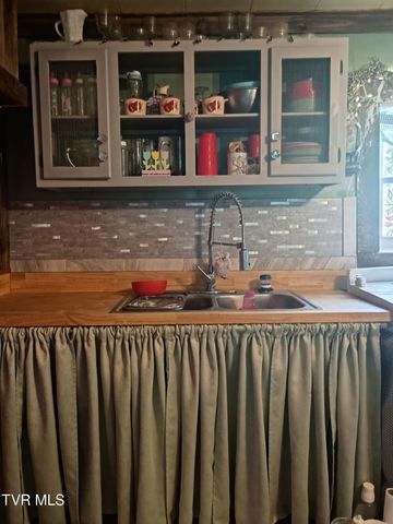 105 Samps Hollow Road, Elizabethton, TN 37643
