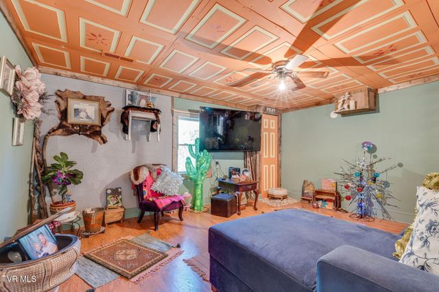 105 Samps Hollow Road, Elizabethton, TN 37643