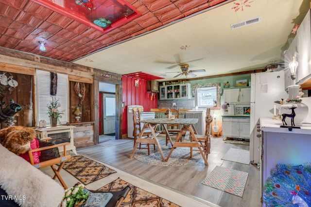 105 Samps Hollow Road, Elizabethton, TN 37643