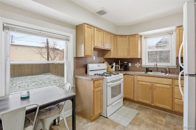 13683 Callender Street, Southgate, MI 48195