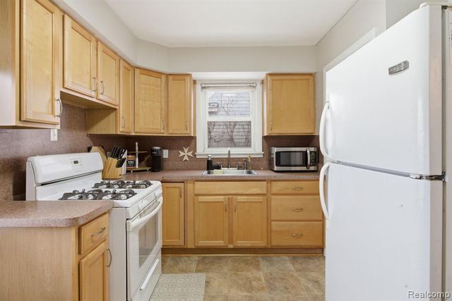 13683 Callender Street, Southgate, MI 48195