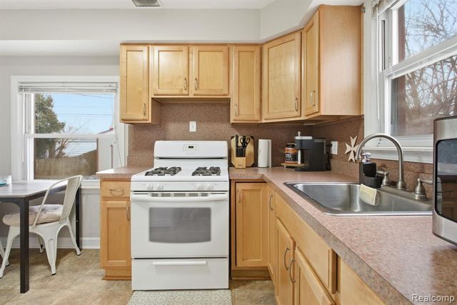 13683 Callender Street, Southgate, MI 48195