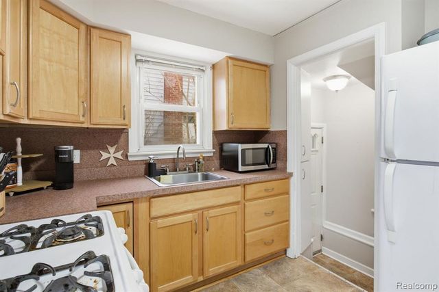 13683 Callender Street, Southgate, MI 48195