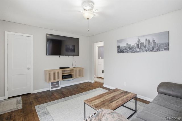 13683 Callender Street, Southgate, MI 48195