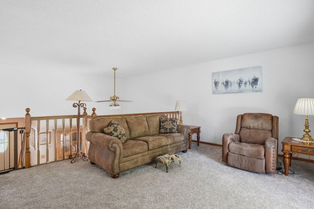 7230 38th Street N, Oakdale, MN 55128