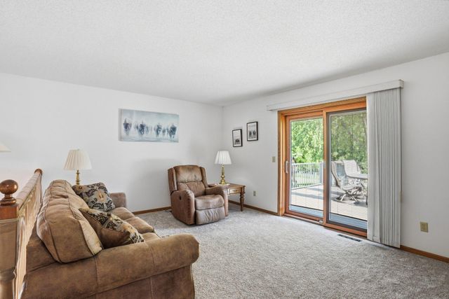 7230 38th Street N, Oakdale, MN 55128