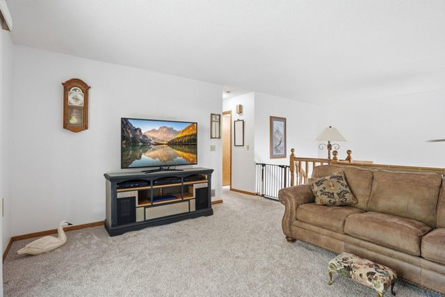 7230 38th Street N, Oakdale, MN 55128