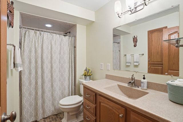 7230 38th Street N, Oakdale, MN 55128