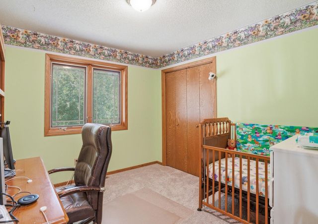 7230 38th Street N, Oakdale, MN 55128