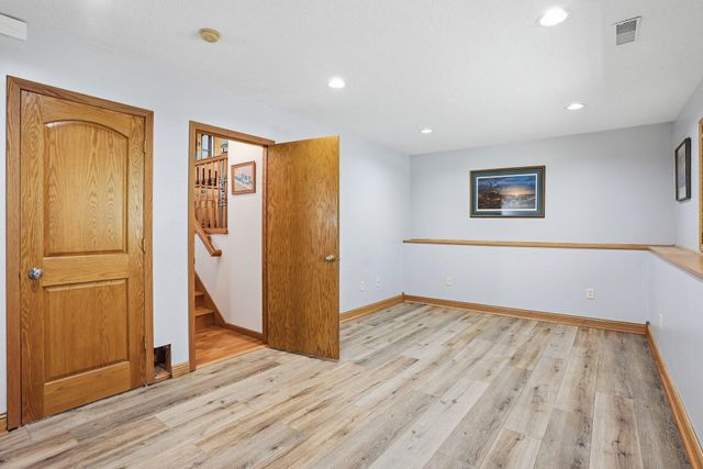 7230 38th Street N, Oakdale, MN 55128