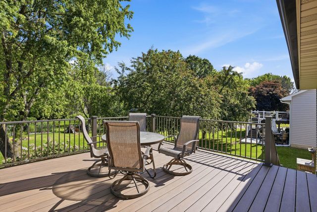 7230 38th Street N, Oakdale, MN 55128