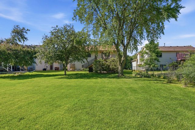 7230 38th Street N, Oakdale, MN 55128