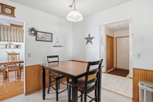 7230 38th Street N, Oakdale, MN 55128