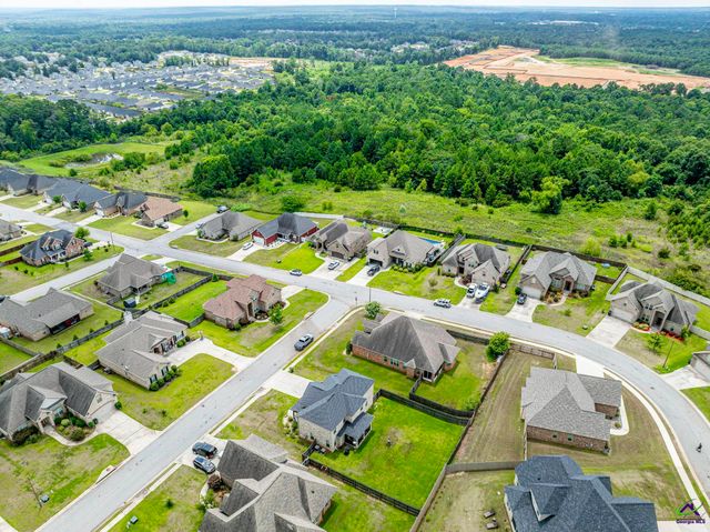 103 Charlotte Drive, Bonaire, GA 31005