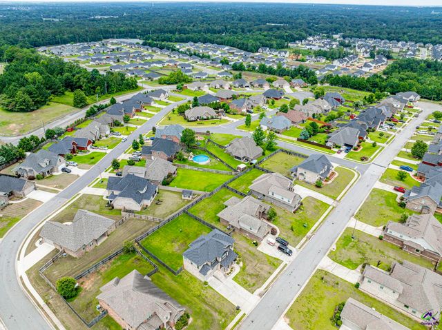 103 Charlotte Drive, Bonaire, GA 31005