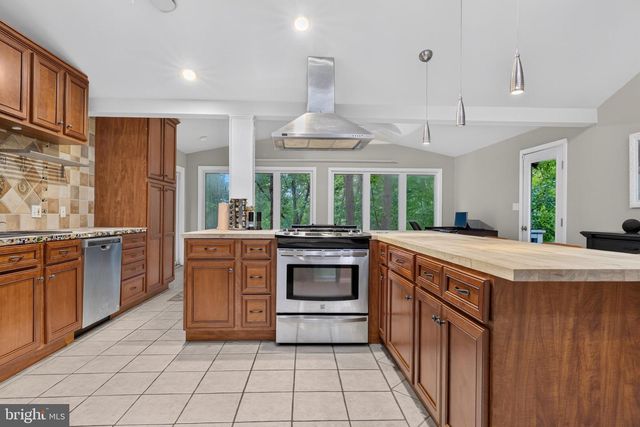 4413 MURVEN PARK LN, Fredericksburg, VA 22408