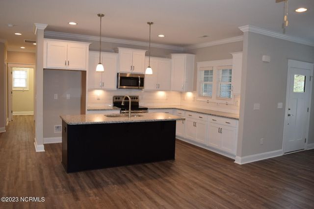 829 Blue Bird Drive, Vass, NC 28394