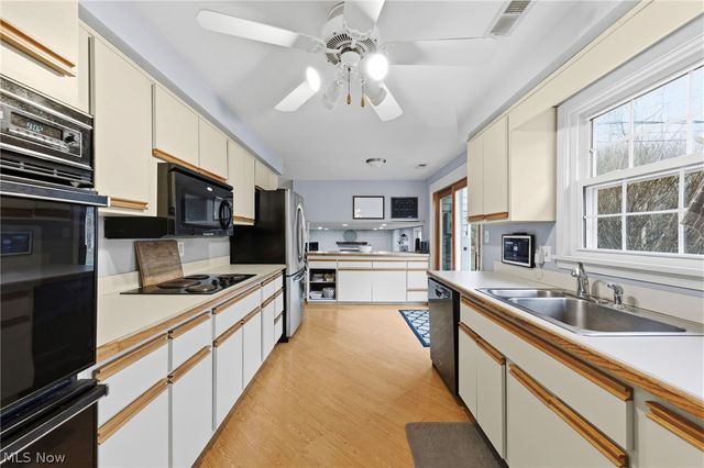 8678 Apple Hill Road, Chagrin Falls, OH 44023