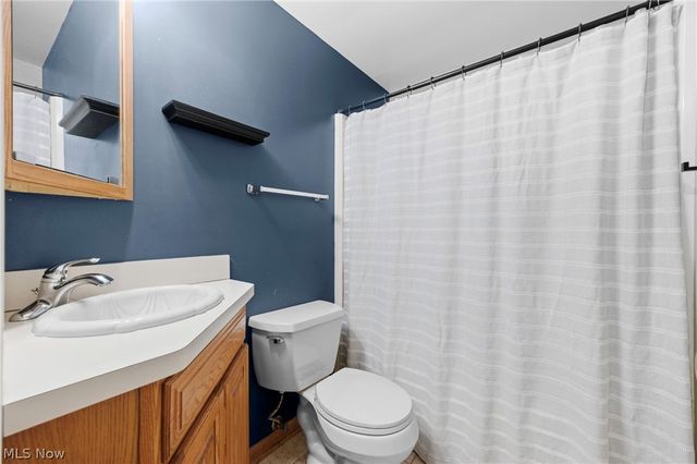 8678 Apple Hill Road, Chagrin Falls, OH 44023