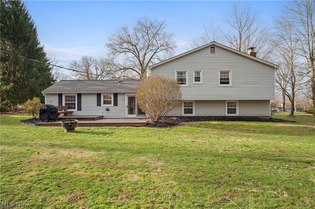 8678 Apple Hill Road, Chagrin Falls, OH 44023