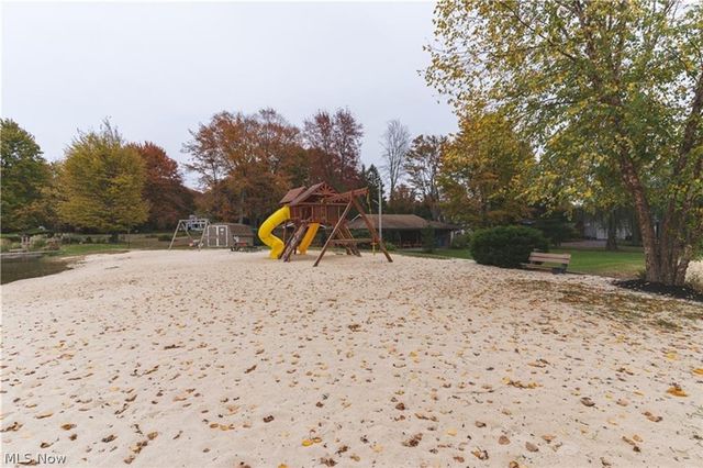 8678 Apple Hill Road, Chagrin Falls, OH 44023