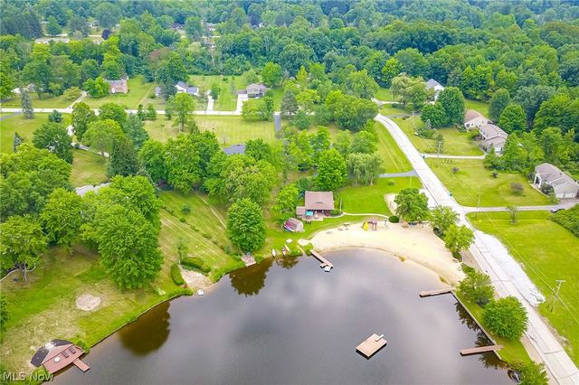 8678 Apple Hill Road, Chagrin Falls, OH 44023