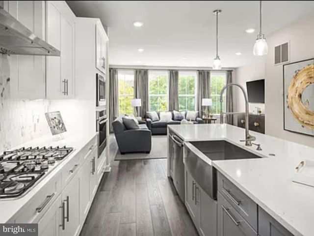 13041 HATTONTOWN SQ, Herndon, VA 20171